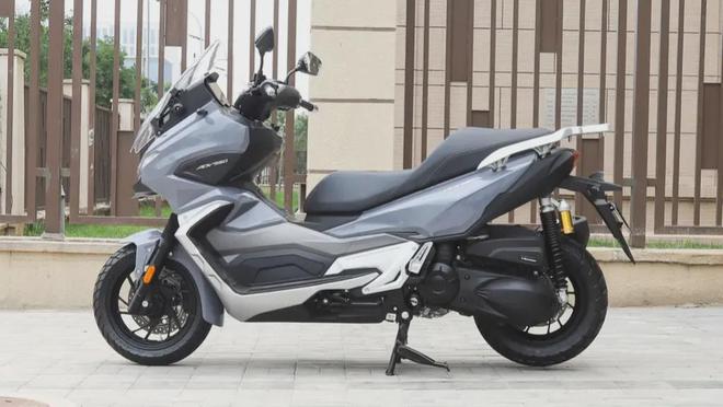 BOYU SPORTS350踏板车盘点本田NSS350还是王炸吗？光阳X350有(图1)