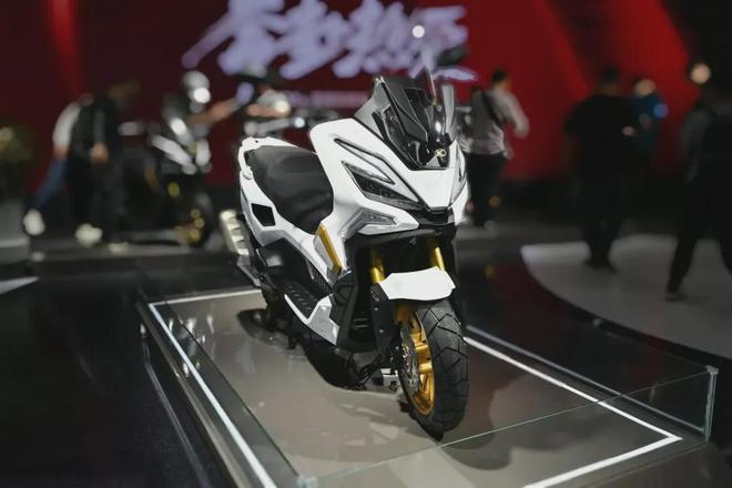 BOYU SPORTS350踏板车盘点本田NSS350还是王炸吗？光阳X350有(图13)